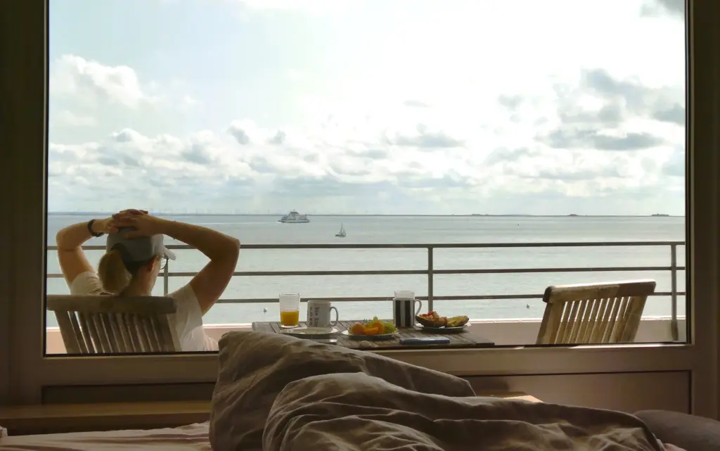 Auszeit vom digitalen Stress: Digital Detox im Urlaub am Meer