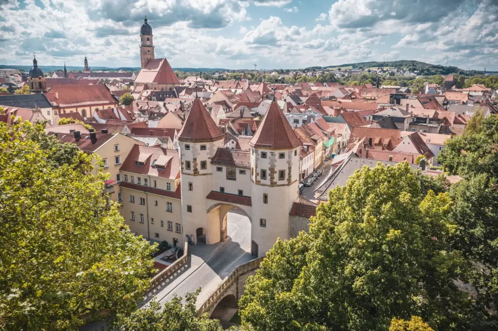 Nabburger Tor und Blick auf die Stadt Amberg