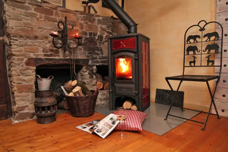 Auszeit am Kamin des Roten Fachwerkhaus Windeck