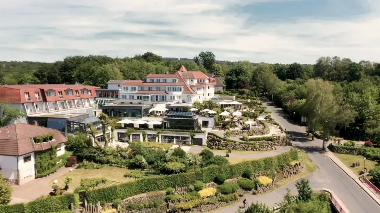 Luftaufnahme von dem Hotel Heinz im Westerwald