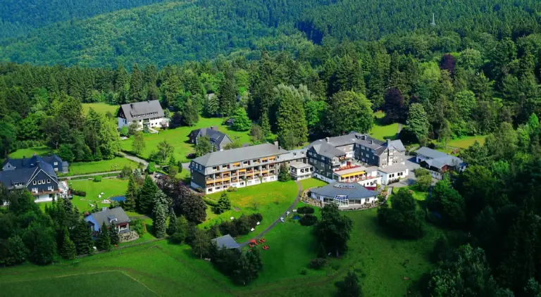 Luftbild des Hotel Jagdhaus Wiese in Schmallenberg