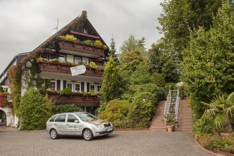 Außenansicht des Landhotel Grimmeblick im Sauerland