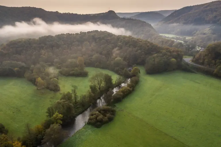 Das Wiedtal mit Nebel