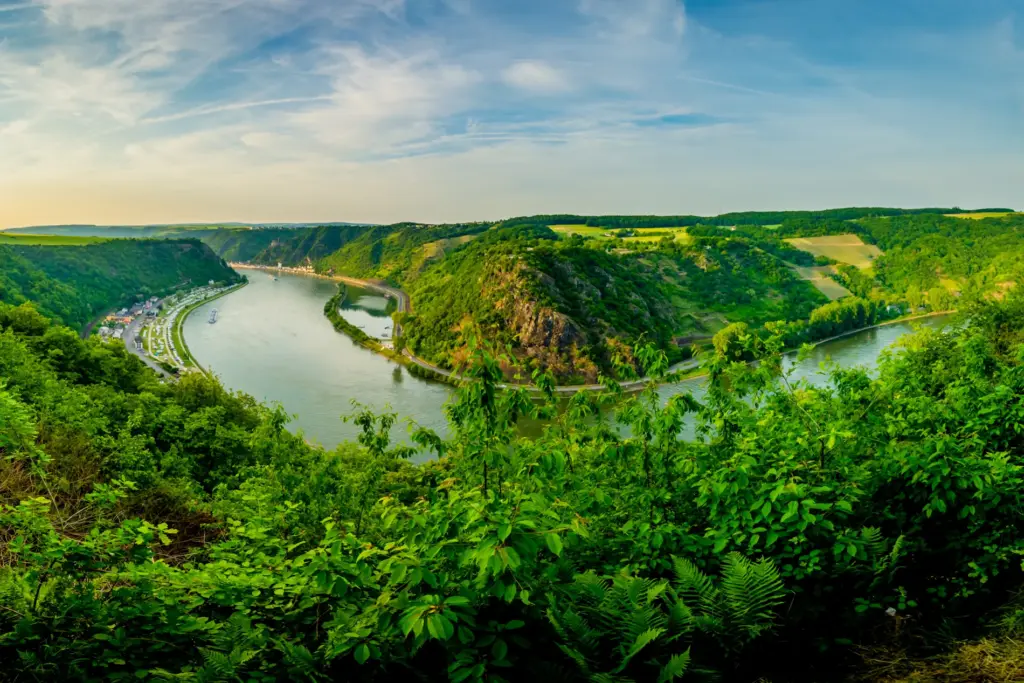 Auszeit am Rhein mit Blick auf die Loreley
